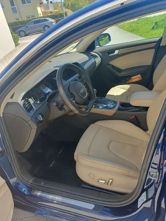 Używany Audi A4 Comfort 450 KM (330 kW) 2012 Niebieski Sedan/Limuzyna