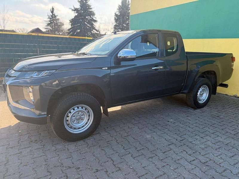 Gebraucht Mitsubishi L200 Basis 150 PS (110 kW) 2022 Grau Pickup