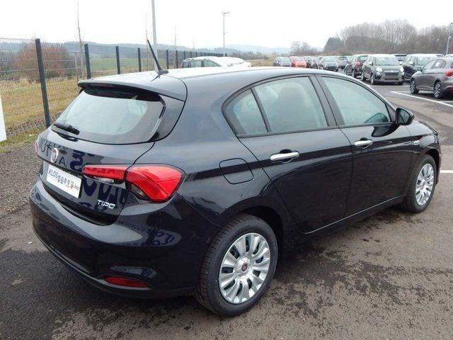 Gebraucht Fiat Tipo Easy 95 PS (69 kW) 2017 Schwarz metallic Limousine