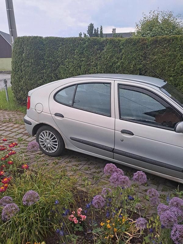 Gebraucht Renault Mégane 94 PS (69 kW) 2001 Silber Kleinwagen