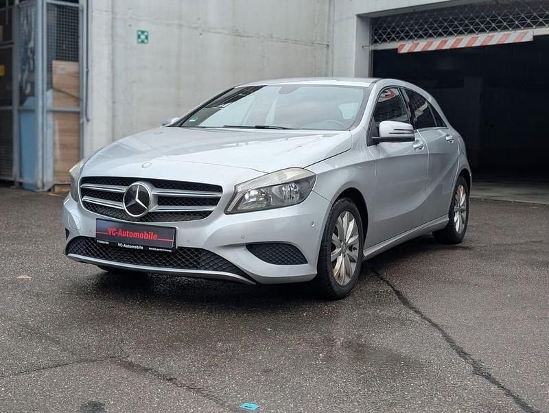 Gebraucht Mercedes A180 122 PS (89 kW) 2013 Silber Limousine