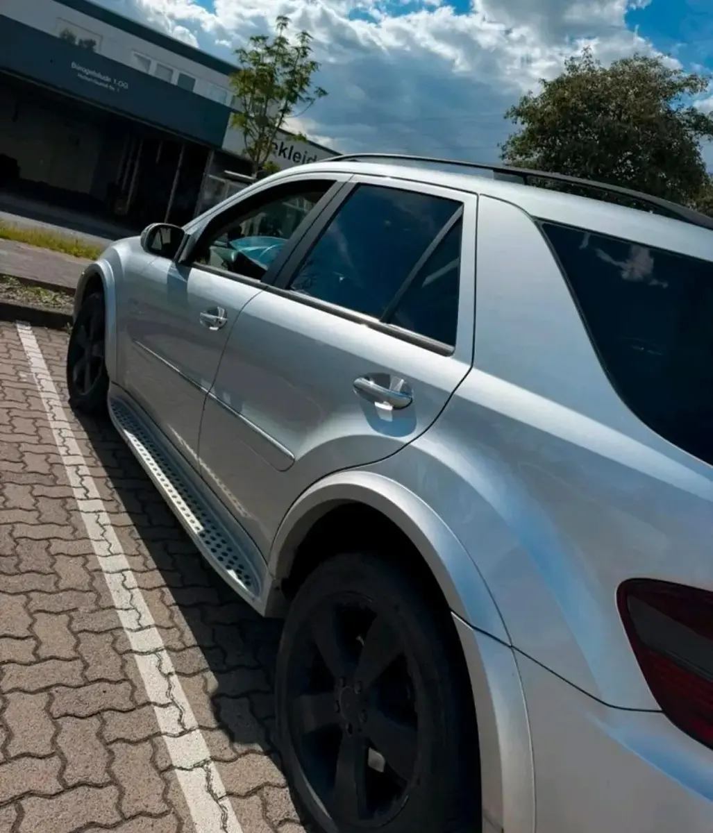 Gebraucht Mercedes ML320 224 PS (164 kW) 2006 Silber SUV
