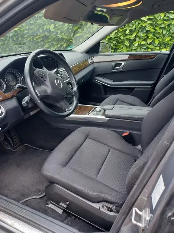 Gebraucht Mercedes E300 231 PS (169 kW) 2012 Silber Limousine