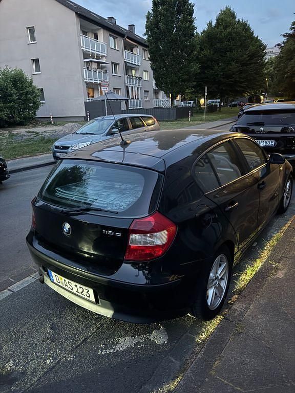Gebraucht BMW 118 122 PS (89 kW) 2005 Schwarz Kleinwagen