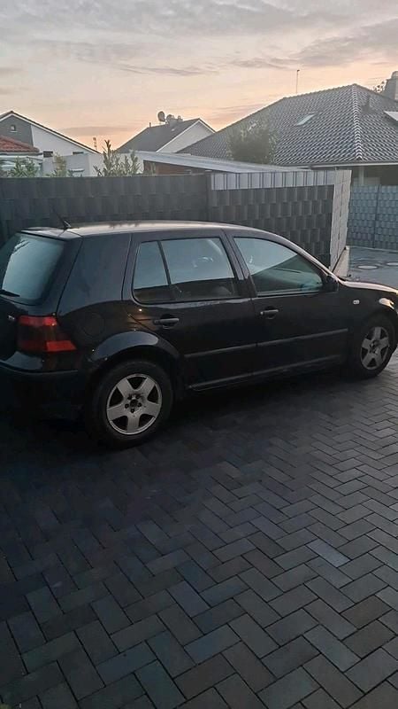Gebraucht VW Golf IV 101 PS (74 kW) 2002 Schwarz Kleinwagen