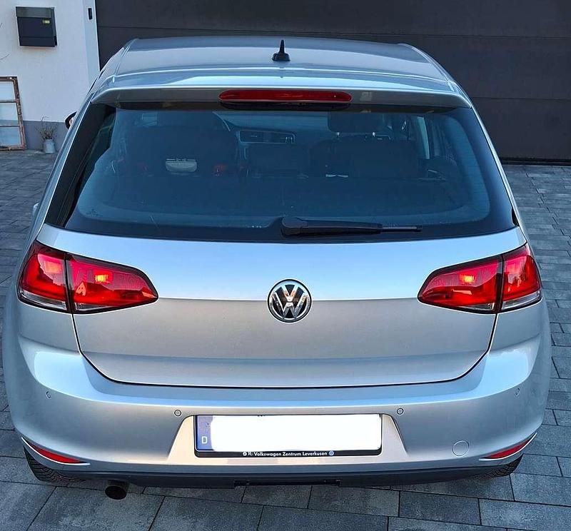 Gebraucht VW Golf VII Trendline 110 PS (80 kW) 2017 Silber Limousine