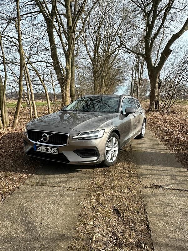 Andere farben Gebraucht 2019 Volvo V60 Pro Kombi | 16.500 € (Teuer) - Bild 1/4