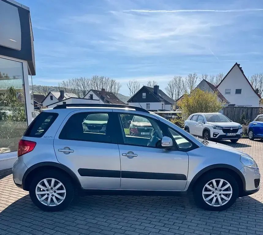 Gebraucht Suzuki SX4 Style 120 PS (88 kW) 2013 Silber Limousine