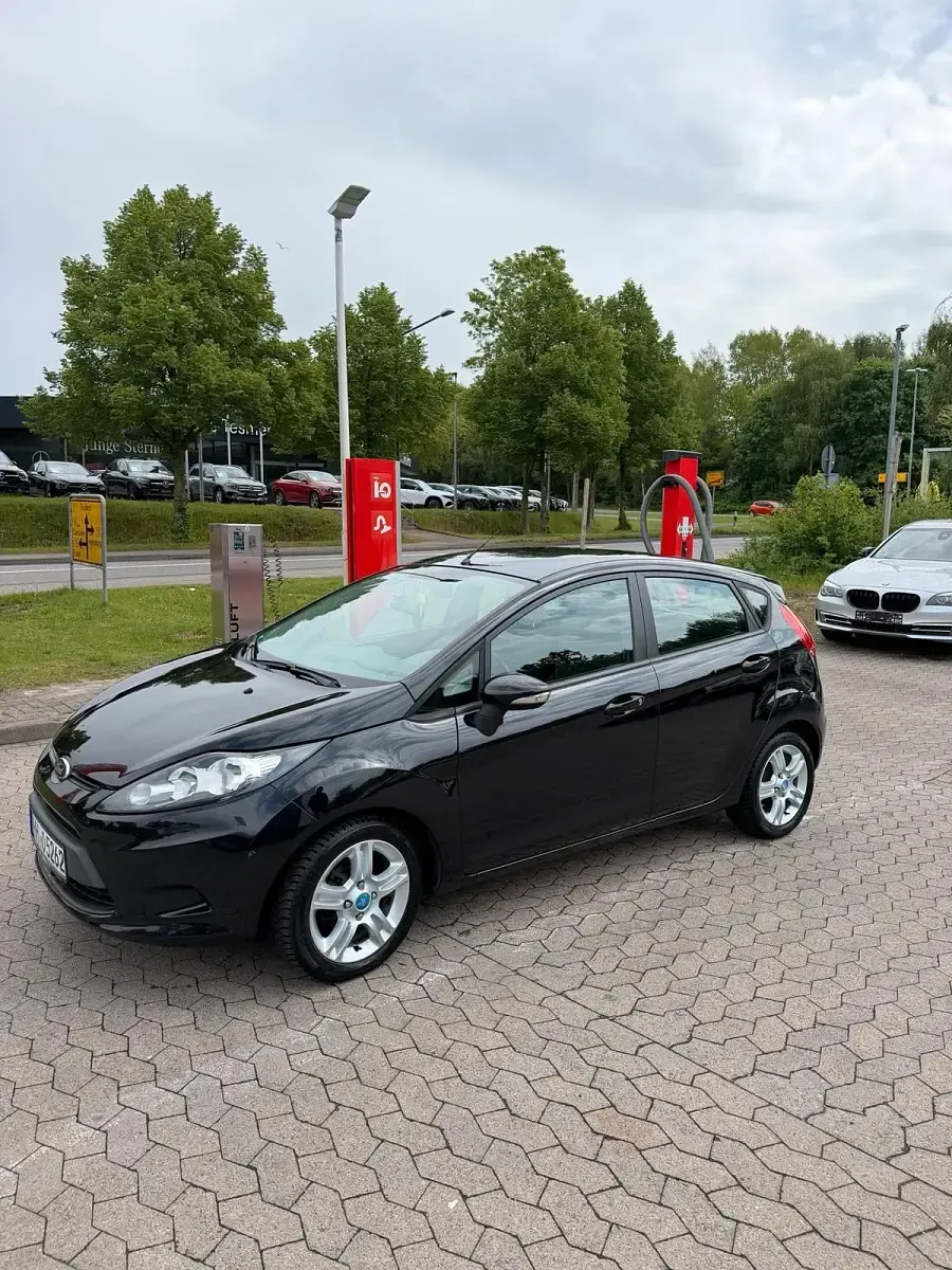 Gebraucht Ford Fiesta 82 PS (60 kW) 2010 Schwarz Limousine