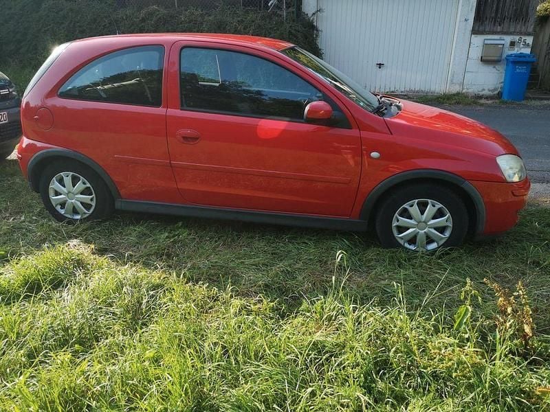 Rot Gebraucht 2006 Opel Corsa Limousine | 550 € (Superpreis) - Bild 1/4