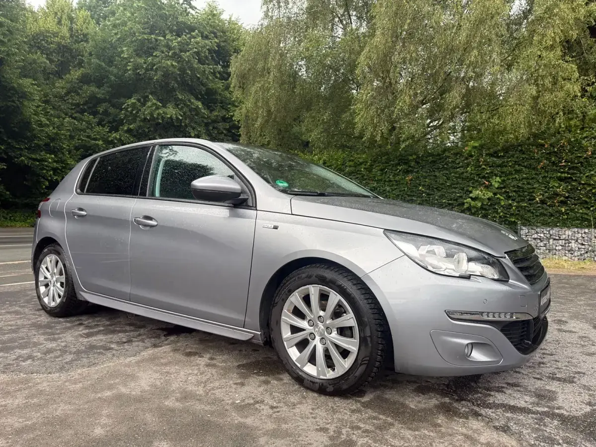 Gebraucht Peugeot 308 Style 110 PS (80 kW) 2017 Grau Limousine