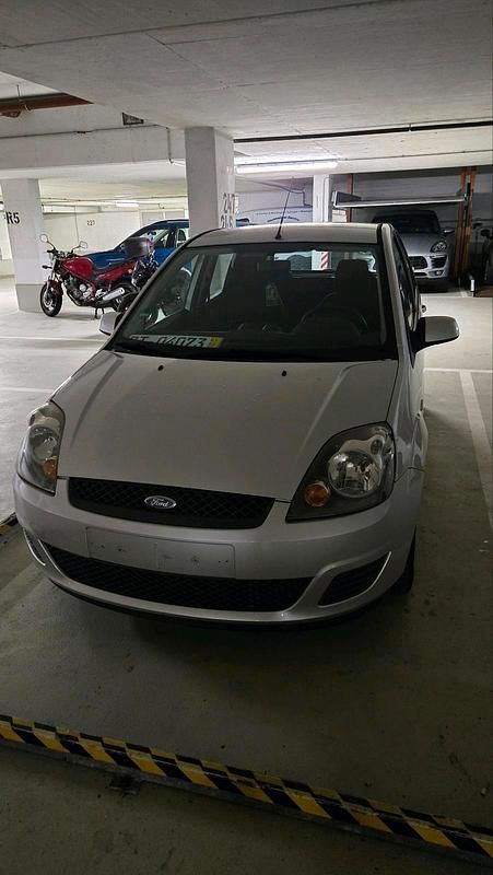 Silber Gebraucht 2008 Ford Fiesta Kleinwagen | 1.500 € (Fairer Preis) - Bild 1/4