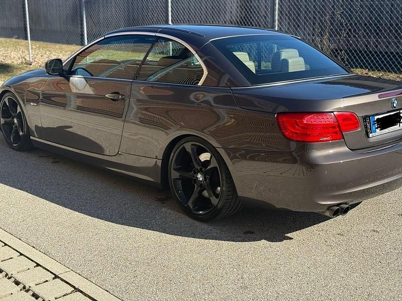 Gebraucht BMW 325 Cabriolet 204 PS (150 kW) 2011 Braun Cabrio