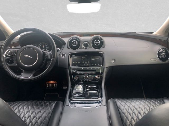 Gebraucht Jaguar XJ 300 PS (220 kW) 2019 Blau Limousine