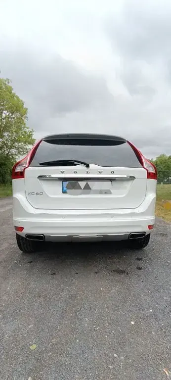 Gebraucht Volvo XC60 Momentum 190 PS (139 kW) 2016 Weiß SUV