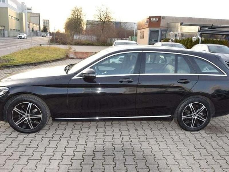Second-hand Mercedes C180 122 CP (89 kW) 2021 Negru Break