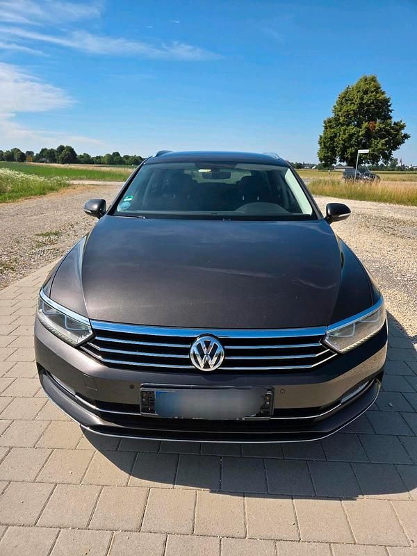 Braun Gebraucht 2017 VW Passat Kombi | 11.000 € (Guter Preis) - Bild 1/4
