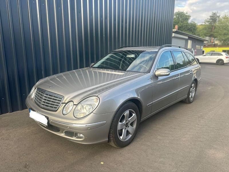 Silber Gebraucht 2004 Mercedes E280 Kombi | 3.600 € (Fairer Preis) - Bild 1/4