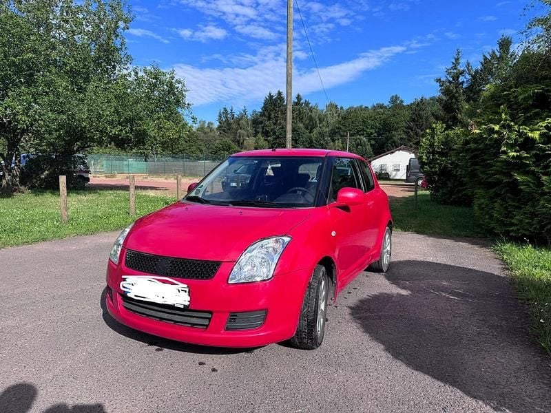Rot Gebraucht 2009 Suzuki Swift Kleinwagen | 2.500 € - Bild 1/4