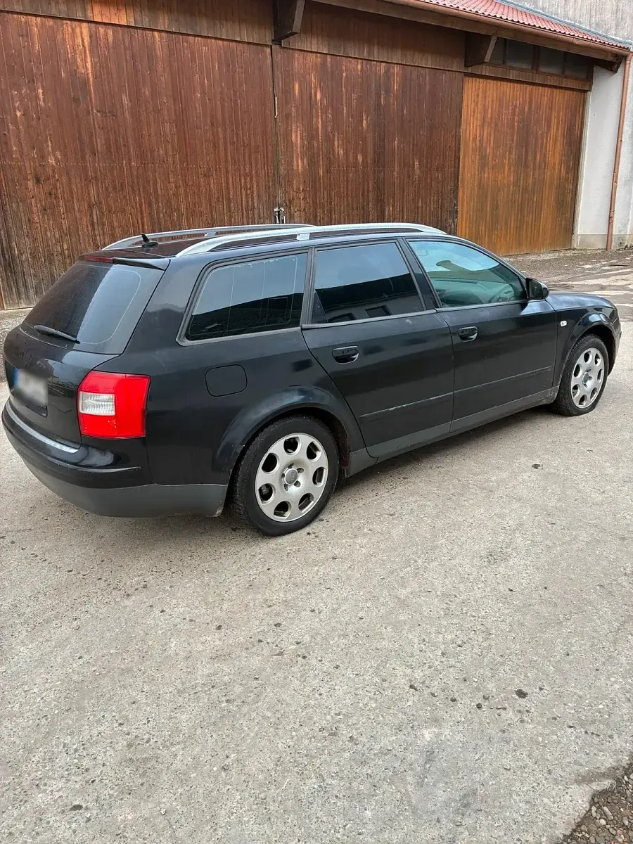 Używany Audi A4 160 KM (117 kW) 2003 Czarny Kombi