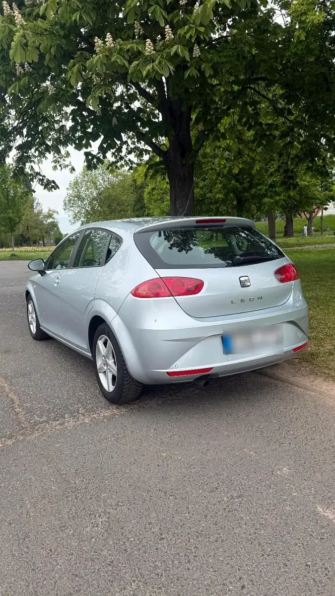 Używany Seat Leon 105 KM (77 kW) 2011 Srebrny Hatchback