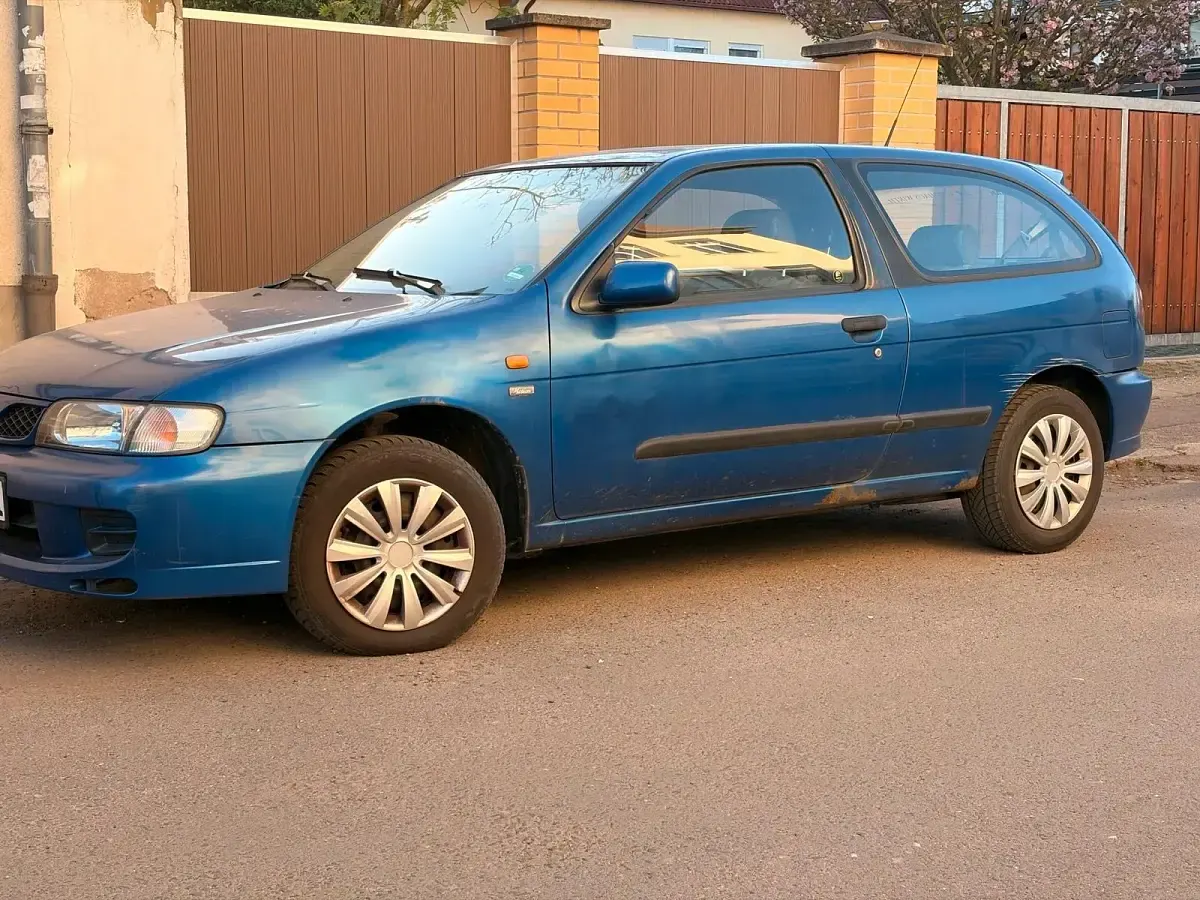 Gebraucht Nissan Almera 75 PS (55 kW) 1999 Blau Kleinwagen
