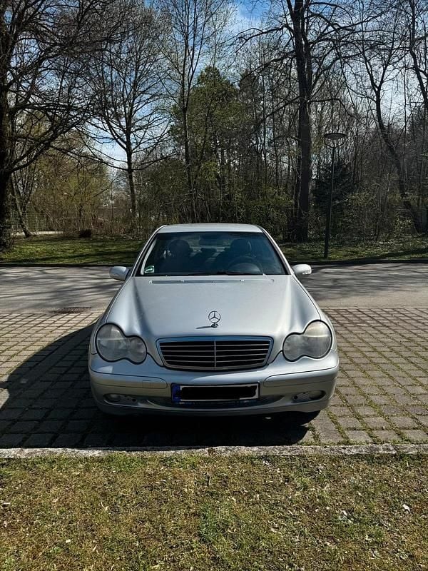 Gebraucht Mercedes C180 129 PS (94 kW) 2001 Silber Limousine