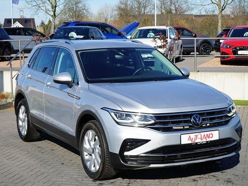 Gebraucht VW Tiguan Elegance 245 PS (180 kW) 2022 Reflexsilber metallic (metallic) SUV