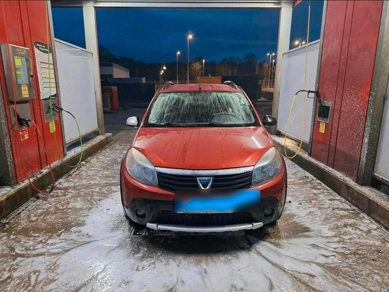 Gebraucht Dacia Sandero Stepway 90 PS (66 kW) 2012 Rot SUV