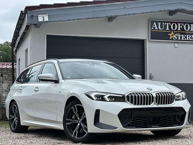 Alpinweiss iii Gebraucht 2024 BMW 330 M Sport Kombi | 36.900 € (Superpreis) - Bild 1/4