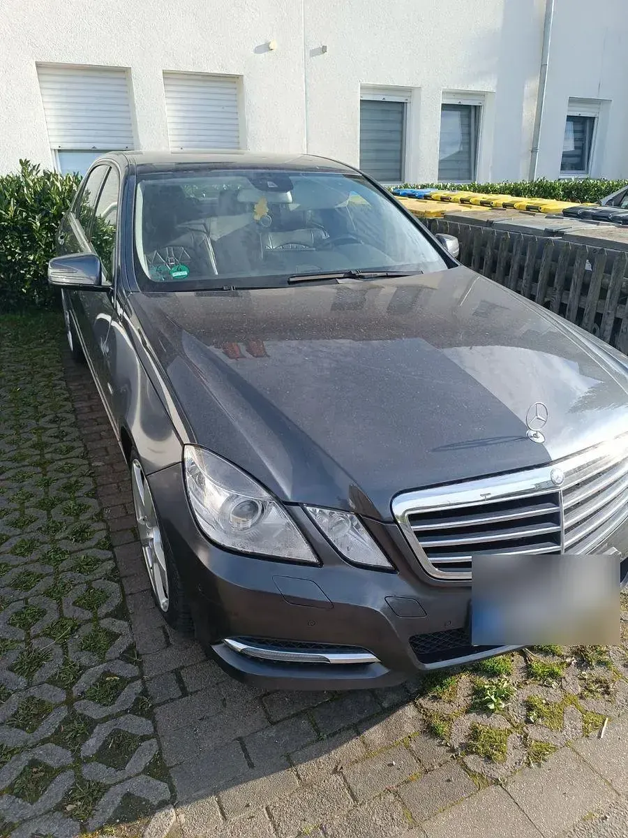 Usado Mercedes E220 Avantgarde 170 CV (125 kW) 2011 Gris Berlina