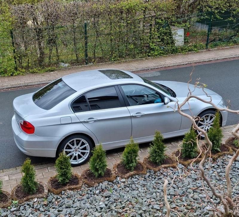 Silber Gebraucht 2006 BMW 325 Limousine | 6.500 € (Fairer Preis) - Bild 1/4