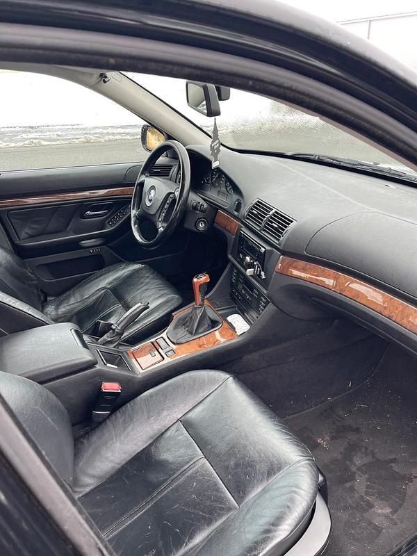 Gebraucht BMW 525 Shadowline 192 PS (141 kW) 2001 Schwarz Kombi