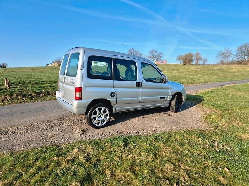 Gebraucht Citroën Berlingo 75 PS (55 kW) 2009 Silber Van / Kleinbus