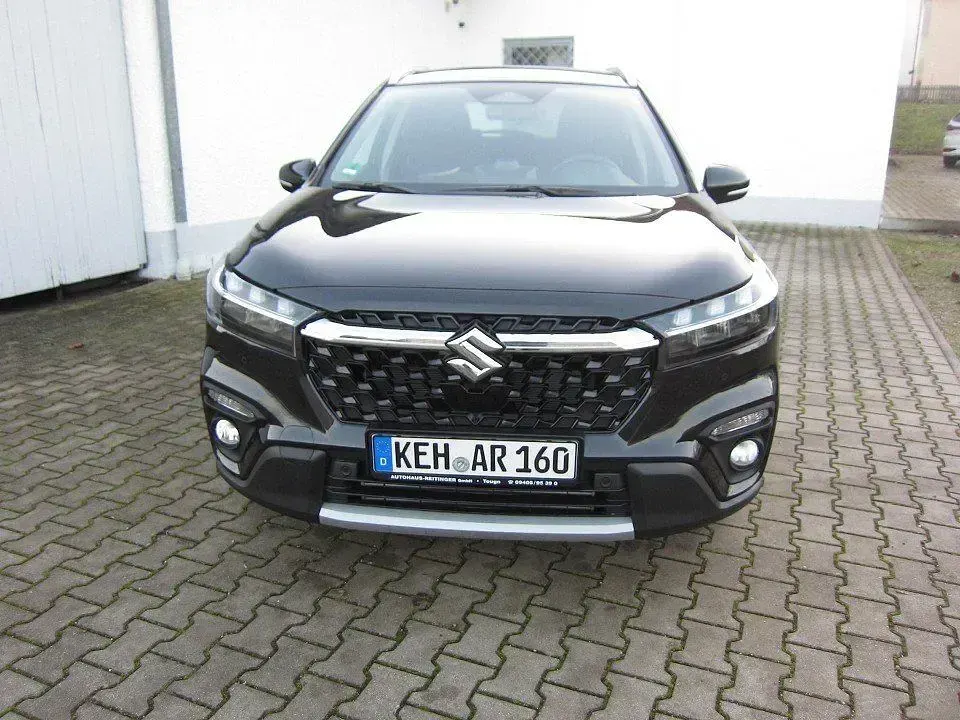 Gebraucht Suzuki SX4 Comfort 129 PS (94 kW) 2024 Schwarz SUV