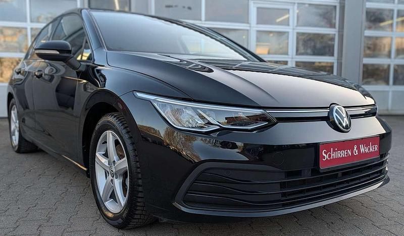 Gebraucht VW Golf VII Life 150 PS (110 kW) 2020 Deep black perleffekt Kleinwagen