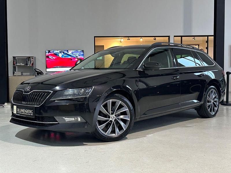 Schwarz Gebraucht 2015 Skoda Superb Ambition Kombi | 9.980 € (Teuer) - Bild 1/4