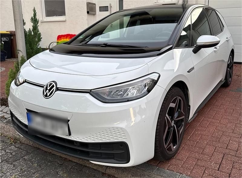 Weiß Gebraucht 2021 VW ID.3 Pro Kleinwagen | 21.000 € (Etwas zu teuer) - Bild 1/4