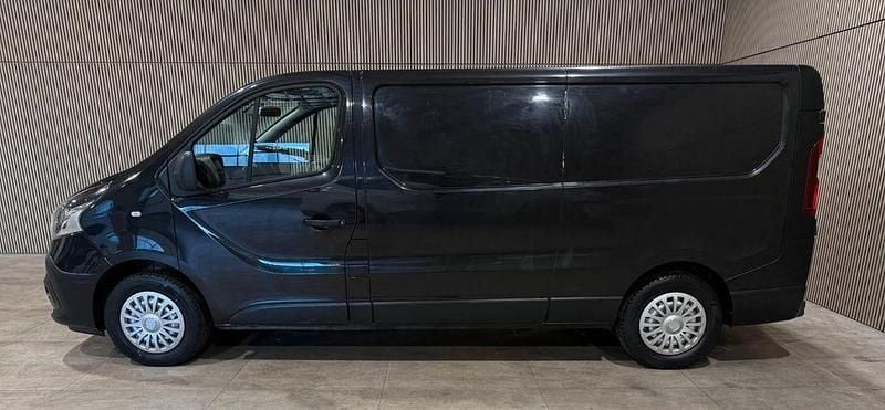 Gebraucht Renault Trafic 140 PS (102 kW) 2015 Schwarz Van / Kleinbus