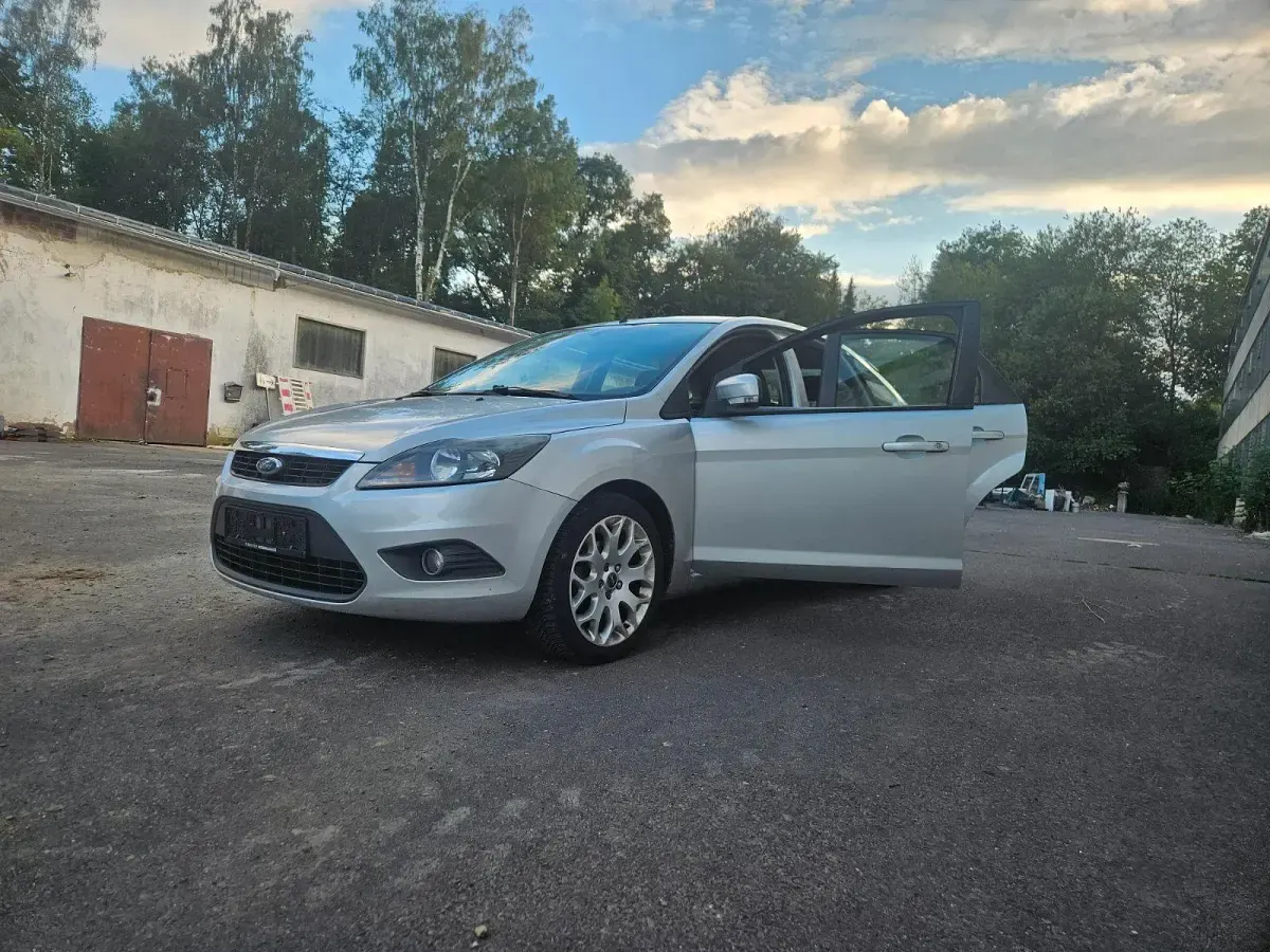 Gebraucht Ford Focus 116 PS (85 kW) 2009 Silber Kleinwagen