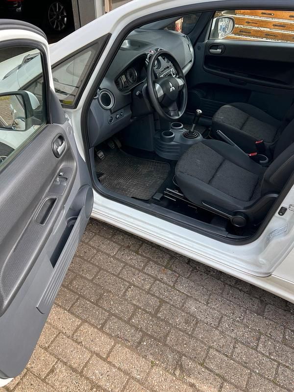 Gebraucht Mitsubishi Colt 75 PS (55 kW) 2012 Weiß Kleinwagen