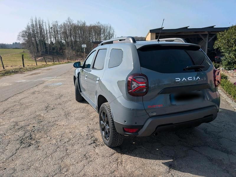 Gebraucht Dacia Duster Extreme 150 PS (110 kW) 2023 Grau SUV