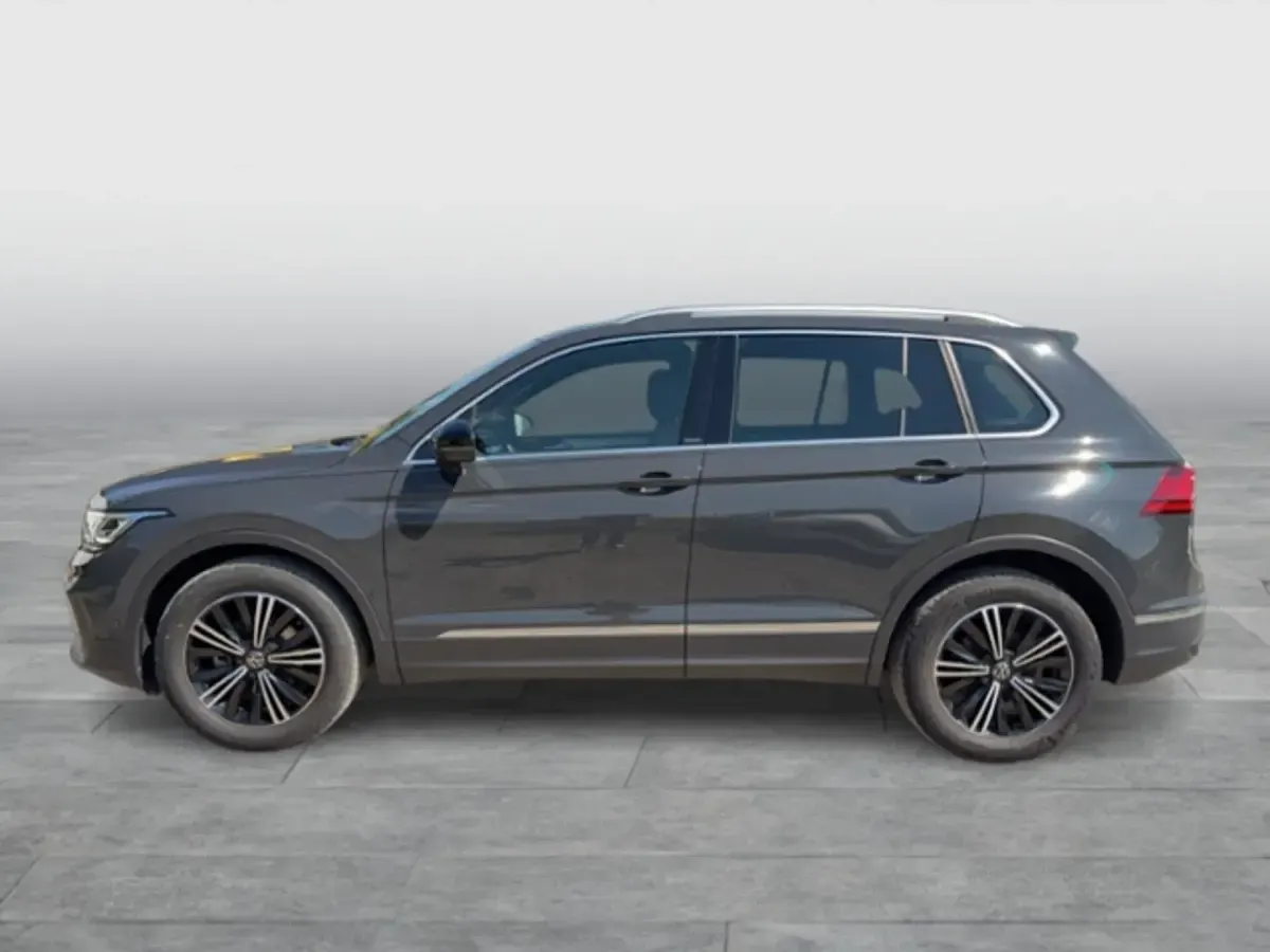 Gebraucht VW Tiguan Move 150 PS (110 kW) 2023 Grau SUV