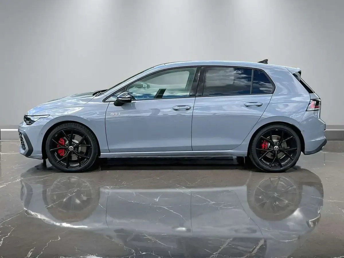Neu VW Golf VIII GTI 265 PS (194 kW) 2026 Grau Limousine