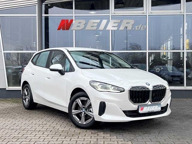 Gebraucht BMW 220 156 PS (114 kW) 2024 Weiß Van / Kleinbus