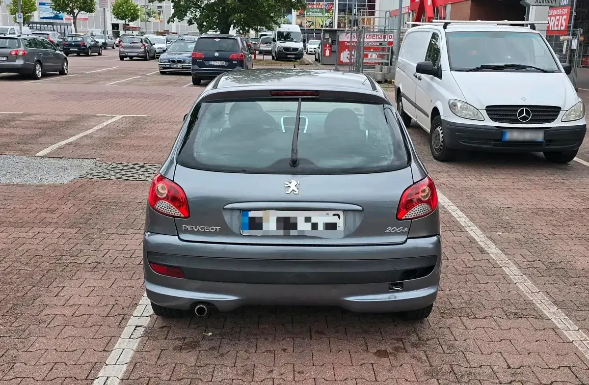Gebraucht Peugeot 206 75 PS (55 kW) 2010 Silber Kleinwagen