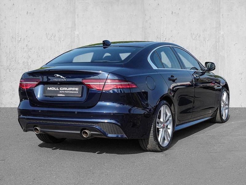 Gebraucht Jaguar XE R-Dynamic 300 PS (220 kW) 2022 Portofino blue Limousine
