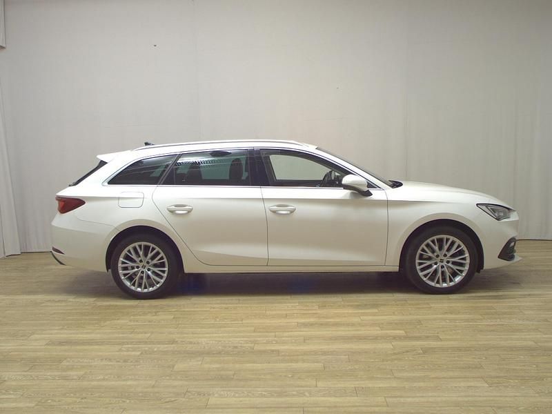 Weiss Gebraucht 2022 Seat Leon XCELLENCE Kombi | 14.580 € (Fairer Preis) - Bild 1/4