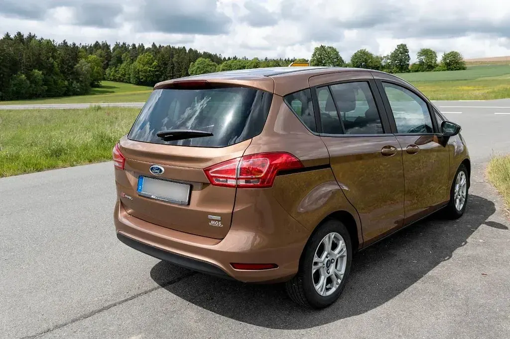 Gebraucht Ford B-MAX SYNC Edition 101 PS (74 kW) 2016 Braun Van / Kleinbus