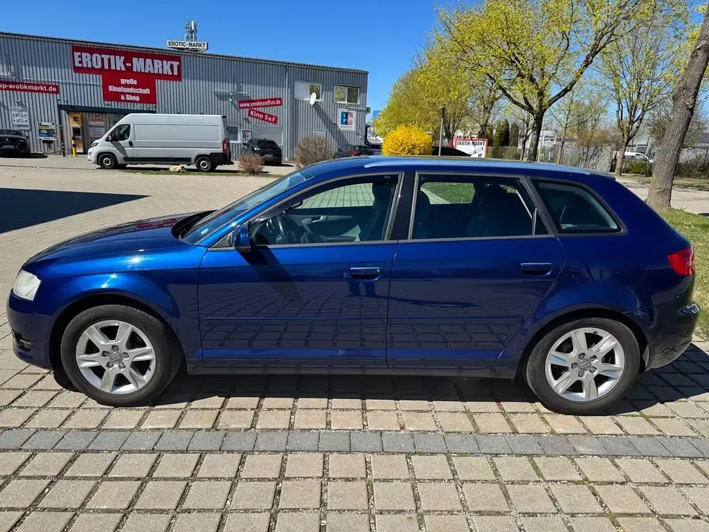 Second-hand Audi A3 Attraction 105 CP (77 kW) 2013 Albastru Berlinǎ